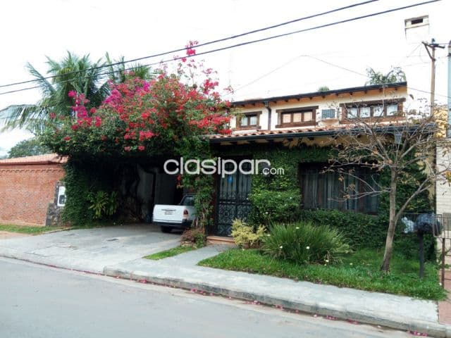 Ykua sati, goethe: Residencia estilo español, 3 dormitorios, jardín, piscina