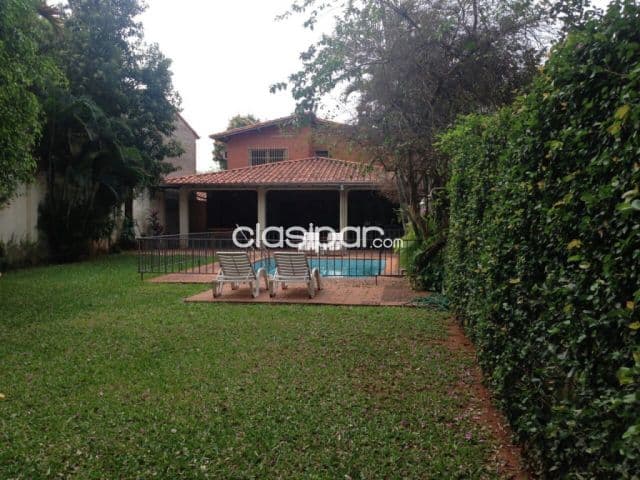 Bo Herrera (prox goethe): Residencia en venta, 4 suites, amplio jardín y piscina