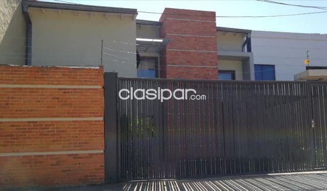 Mburucuyá: Elegante dúplex, 3 dormitorios, piscina, jardín, 6.500.000 gs