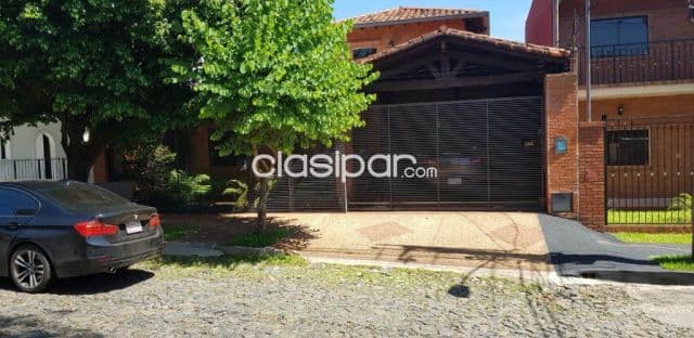 Carmelitas, el mangal: Residencia en planta baja, 4 dormitorios, sólo 350.000 usd
