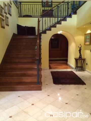 Mburucuyá: Elegante residencia, 4 suites, gran jardín y piscina, totalmente amoblada, foto 3