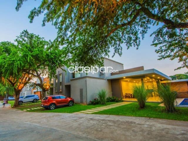 Luque, aeropuerto: En elegante condominio, elegante duplex en venta, 190.000 usd