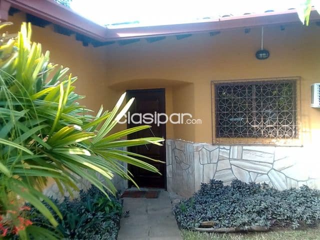 Oferta !! Casa en venta a dos cuadras de la avda. Primer presidente - Asunción