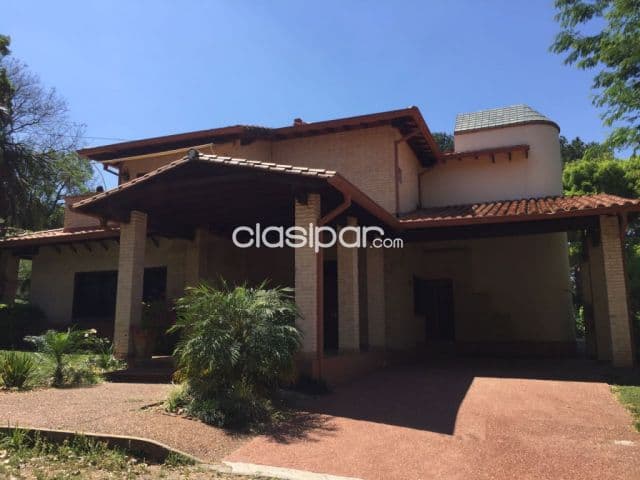 Yacht y golf club, Lambaré: En barrio cerrado, 1.600 m2, magnifica residencia en venta