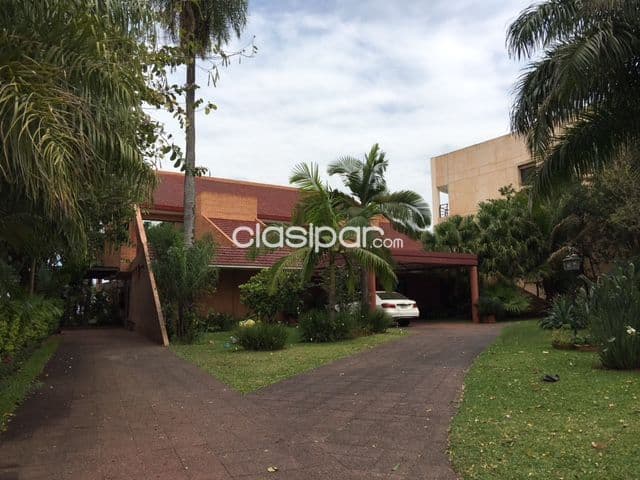 Yacht y golf club, Lambaré: 1.566 m2, fantástica residencia, 4 suites, jardín, piscina — foto 1