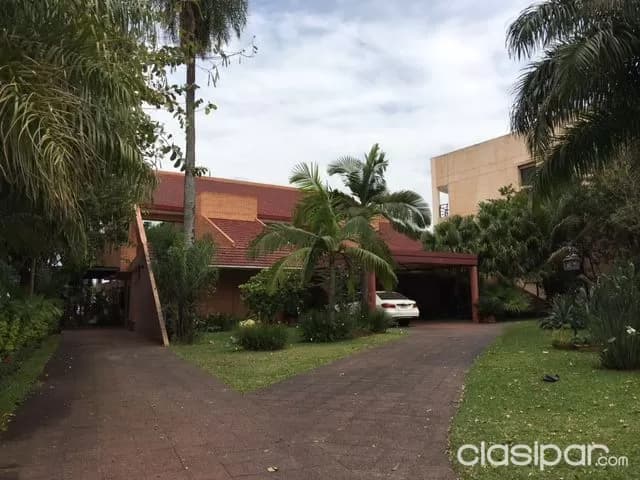 Yacht y golf club, Lambaré: 1.566 m2, fantástica residencia, 4 suites, jardín, piscina — foto 2