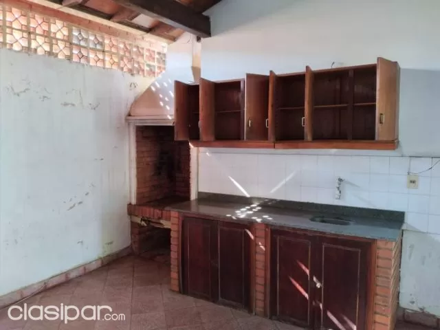 Lambare Prox Municipalidad Bajo De Precio Chalet A Reciclar 4 Dormitorios, foto 4