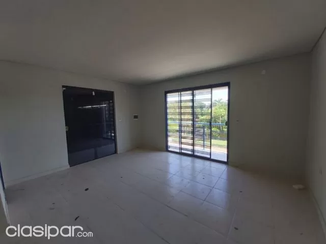 Luque: 750 m2 útiles, ideal p/ empresas + oficinas + parking — foto 3