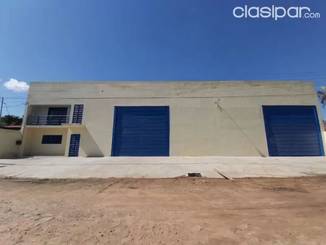 Luque: 750 m2 útiles, ideal p/ empresas + oficinas + parking — foto 4