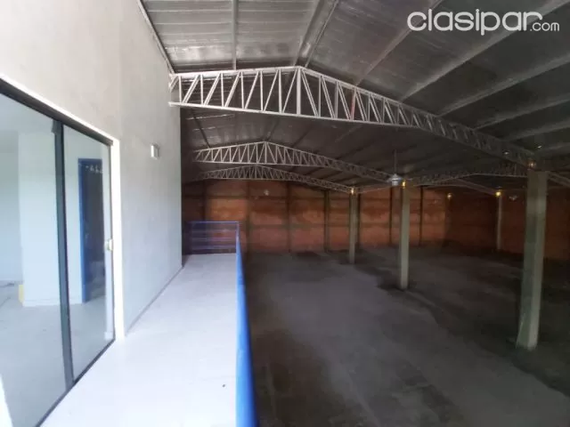 Luque: 750 m2 útiles, ideal p/ empresas + oficinas + parking — foto 5
