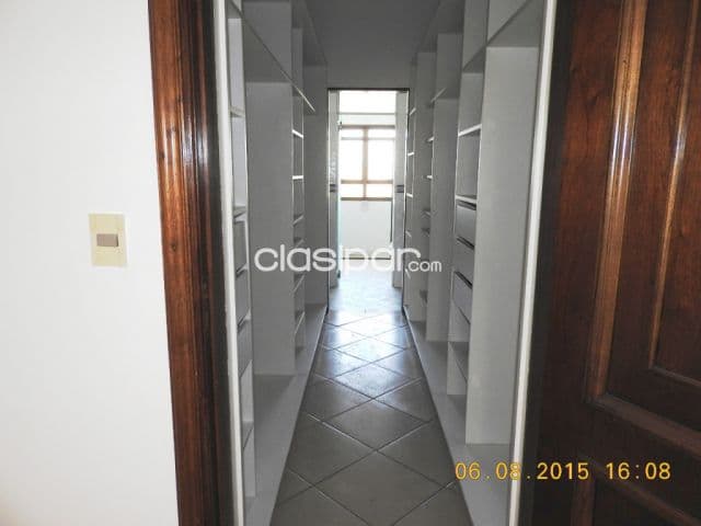 Se alquila casa en barrio Mburucuya