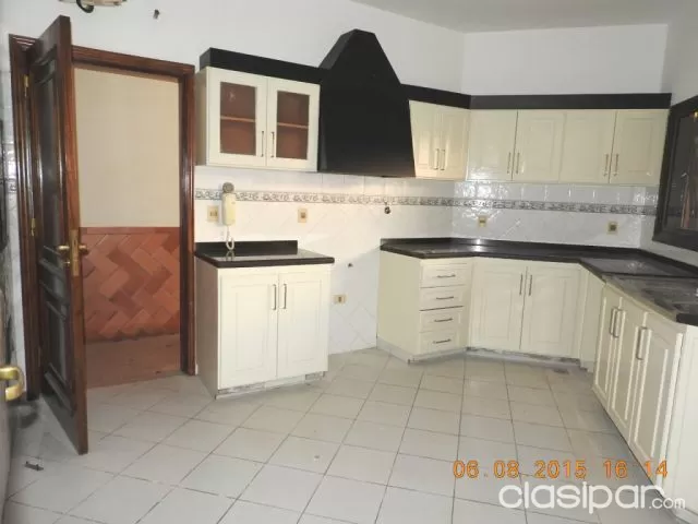 Se alquila casa en barrio Mburucuya, foto 4