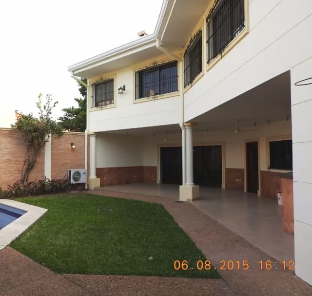 Se alquila casa en barrio Mburucuya, foto 5
