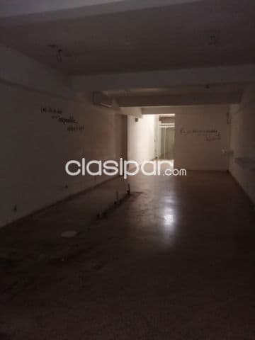 Se alquila local comercial en el centro