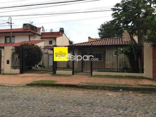 Casa con exclusiva ubicación en asuncion. Y5412