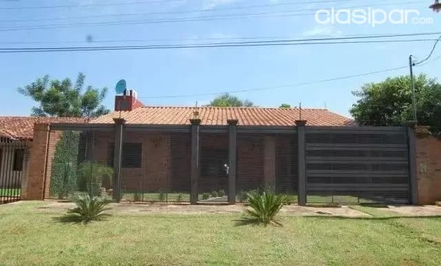 Fdo de la mora, z/ dylan: Elegante residencia, 364m2, equipada full, 900.000.000 gs, foto 2
