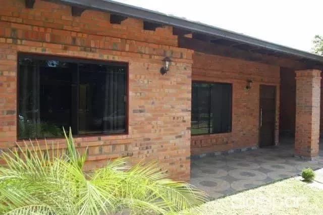 Fdo de la mora, z/ dylan: Elegante residencia, 364m2, equipada full, 900.000.000 gs, foto 3