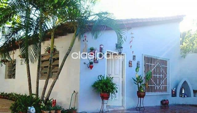 Luque: Hermoso chalet a reciclar, 360m2, hermosa ubicación – 700.000.000 gs