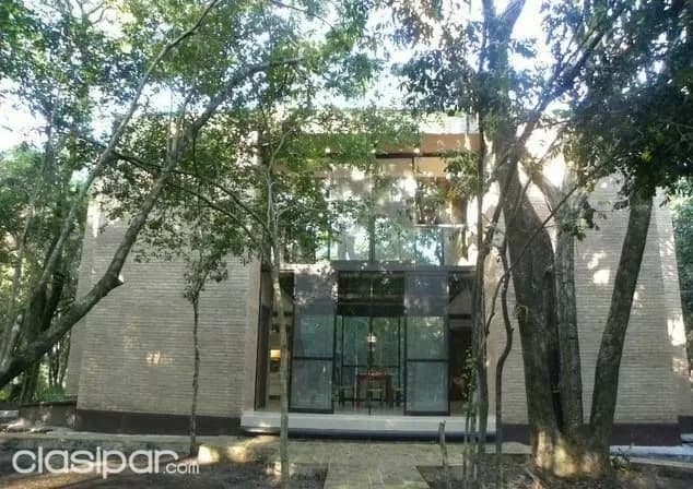 Surubi-í: 2.400 m2, hermosa residencia, elegante ubicación - 180.000 usd — foto 2