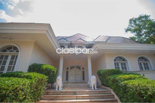 Las Mercedes: Elegante mansión ideal p/ embajadas, 5 dormitorios, jardín, piscina
