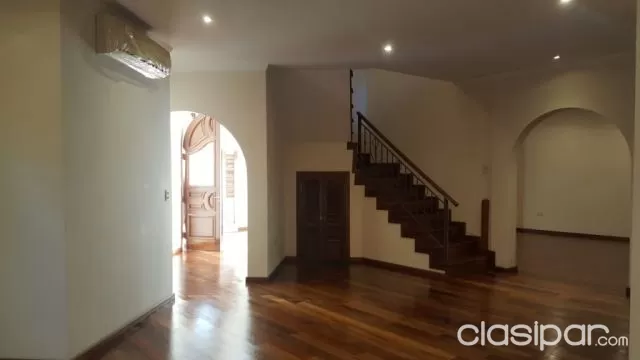 Los laureles: Elegante residencia en alquiler, 3 dormitorios, jardín, piscina, 3.500 usd, foto 5