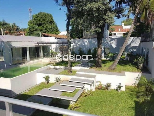 Seminario ( prox club centenario) : Lujosa residencia, 6 dormitorios, jardín, piscina