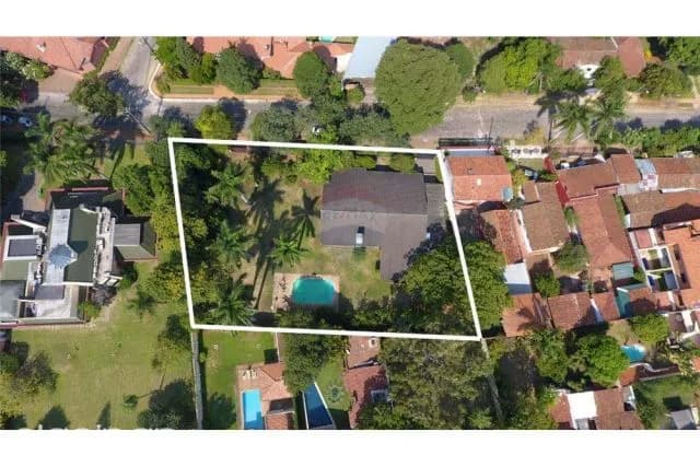 Amplia Residencia estilo Europeo en Ycua Sati 1,750,000 USD — foto 2