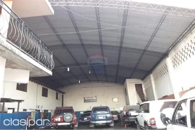 Taller, con locales comerciales y dptos.. 550,000 usd — foto 2