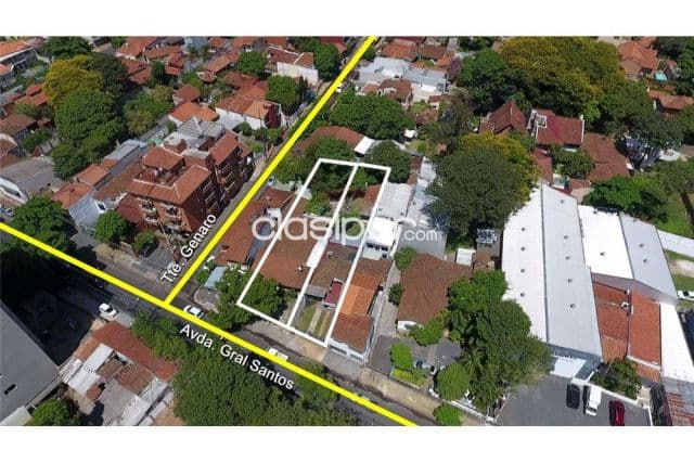 Amplio terreno de 900 m2 sobre adva. Gral. Santos