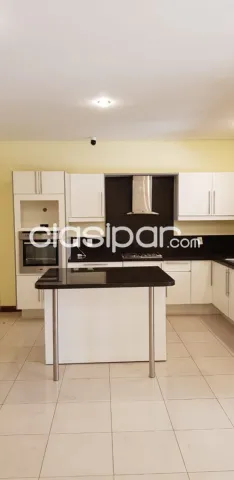 En Carmelitas / bcp: Distinguida residencia en venta, jardin, piscina - 500.000 usd — foto 5