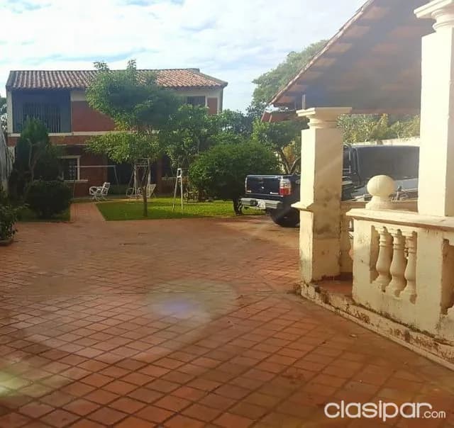 Hermosa casa con excelente ubicación en Luque. J4130, foto 2