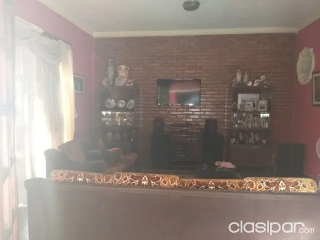 Hermosa casa con excelente ubicación en Luque. J4130, foto 5