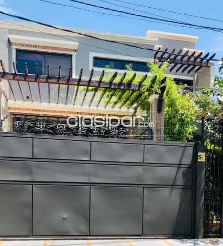 Bo Jara – col. Francés: 4 dormitorios, elegante residencia amoblada