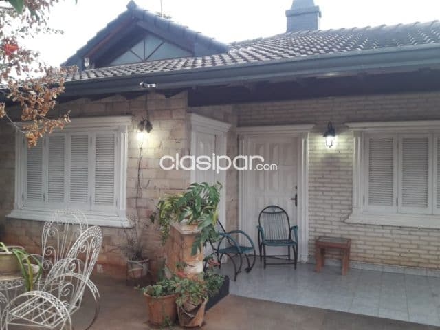 Hermosa casa en San Lorenzo. J4136