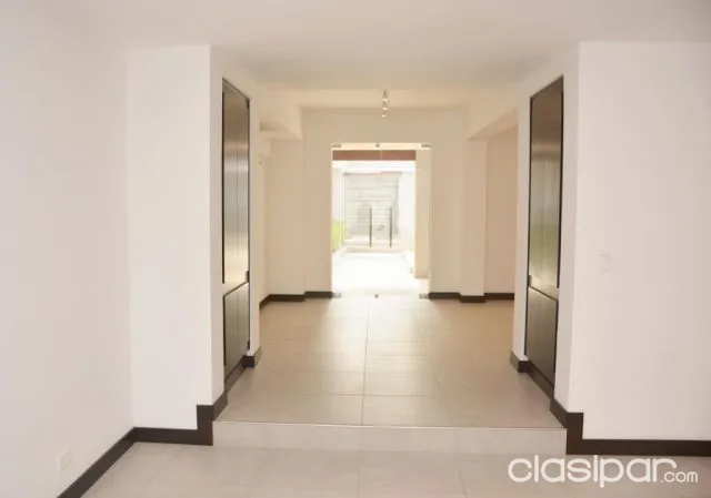 Prox. Col. Americano – Carmelitas: Elegante residencia, 6 suites, jardín, piscina — foto 3