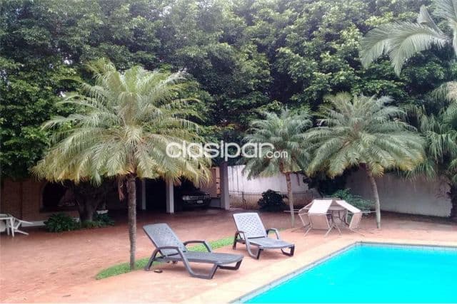 Amplia Residencia en Esquina — foto 1