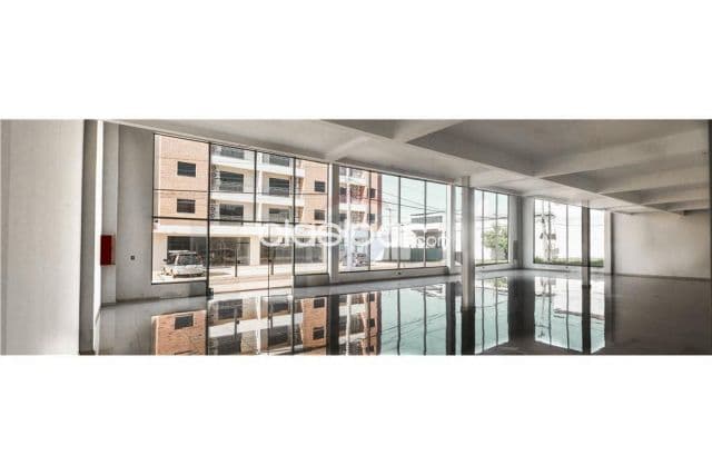 Salón Comercial con Amplio Deposito Usd 4.500 en esquina, foto 1