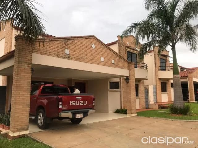 Cond. Boulevard – Luque: Elegante residencia amoblada, jardín, piscina, foto 2