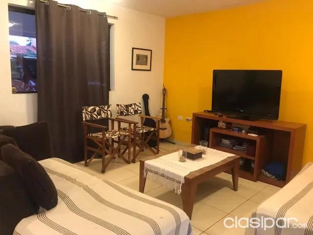 Cond. Boulevard – Luque: Elegante residencia amoblada, jardín, piscina, foto 3