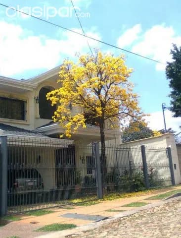 Mburucuya: Elegante residencia – 5 dormitorios- 1 en pb, jardín, piscina – 11.000.000 gs — foto 2