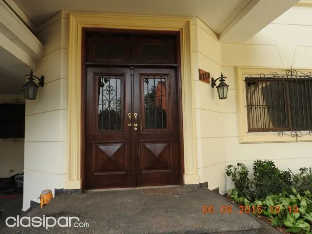 Mburucuya: Elegante residencia – 5 dormitorios- 1 en pb, jardín, piscina – 11.000.000 gs — foto 3