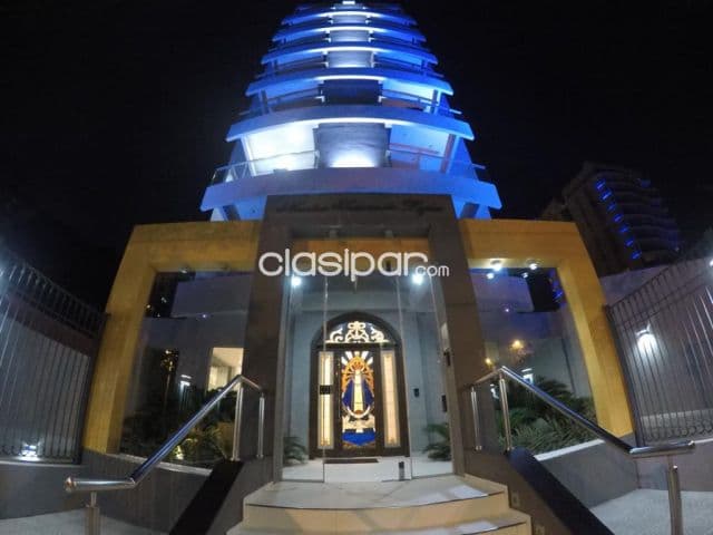 Prox. Avda. Santa teresa-goethe: Tipo penthouse, 3 suites, vista panoramica, 1.800 usd