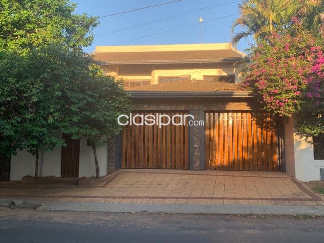 Villa Morra: 900m2, tipo diplomático, 3 suites, jardín, piscina, elegante residencia — foto 1
