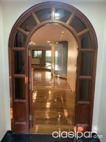 Villa Morra: 900m2, tipo diplomático, 3 suites, jardín, piscina, elegante residencia — foto 3