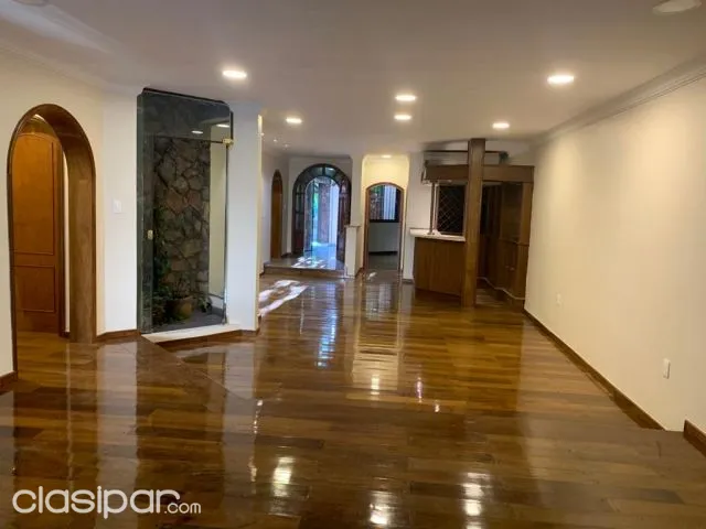 Villa Morra: 900m2, tipo diplomático, 3 suites, jardín, piscina, elegante residencia — foto 4