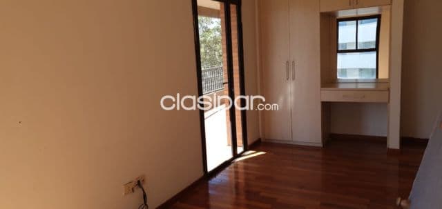 Se alquila departamento zona Shopping del Sol