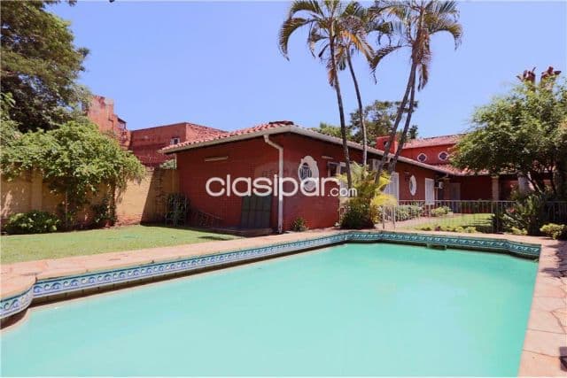 Amplia residencia Bo. Ycua Sati