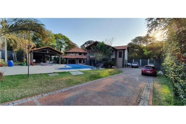 Gran Residencia de 3030 m2. - Zona UCA — foto 2