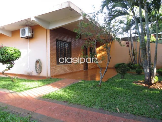 Hermosa residenia de 03 habitaciones en el bo. Amambay