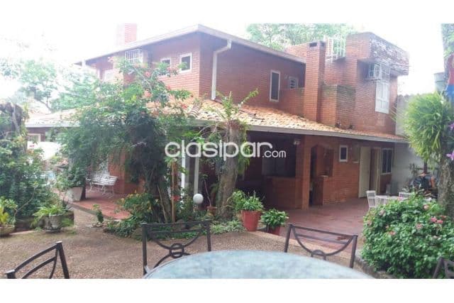 Hermosa casa a pasos del lago con piscina 155,000 usd